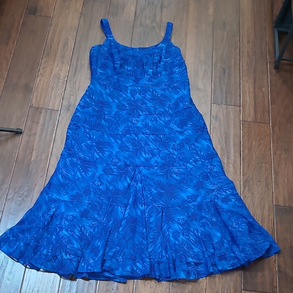 Jones Wear Dress Sleeveless Blue Tropical Print Dress with Ruffle Tiers 16